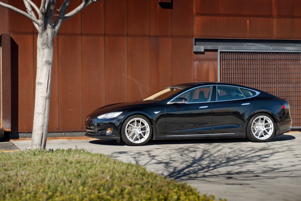 TESLA MODEL 3 X AVANT GARDE M590