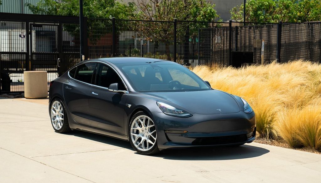 TESLA MODEL 3 X AVANT GARDE M590